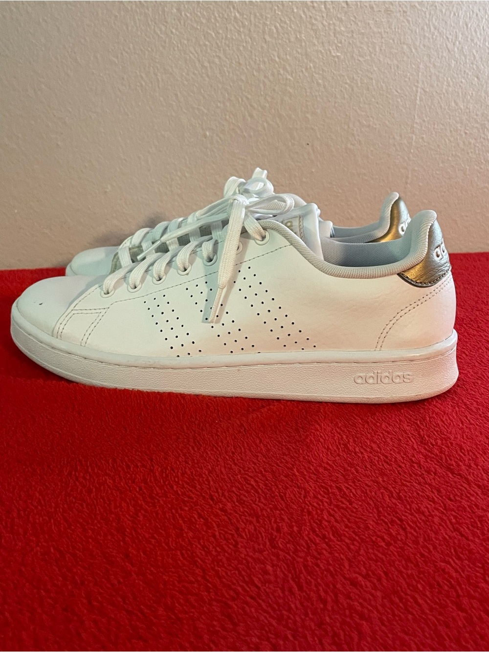 Adidas Women's White Low-Top Sneakers women’s size9